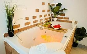 Studio Love Jacuzzi