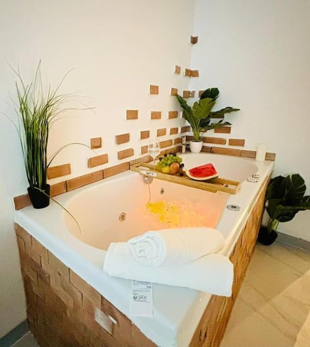 Studio Love Jacuzzi Marseille Extérieur photo